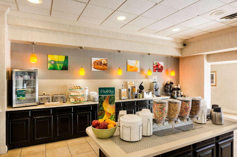 Food & Drinks 5, Quality Inn Near Joint Base Andrews-Washington Area, Prince George's