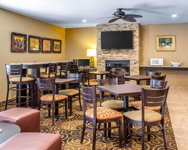 Food & Drinks 3, Rodeway Inn & Suites near Okoboji Lake, Dickinson