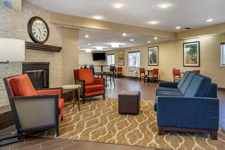 Public Area 3, Comfort Inn & Suites Paw Paw, Van Buren