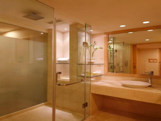 Bathroom 5, Lemon Tree Hotel Whitefield, Bangalore