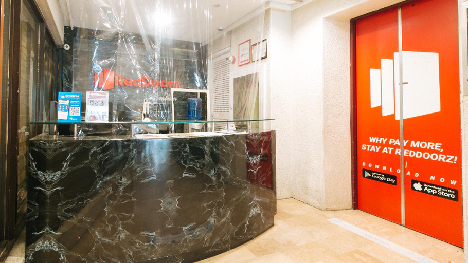 Public Area 2, Greenbelt Makati - Vaccinated Staff, Makati City