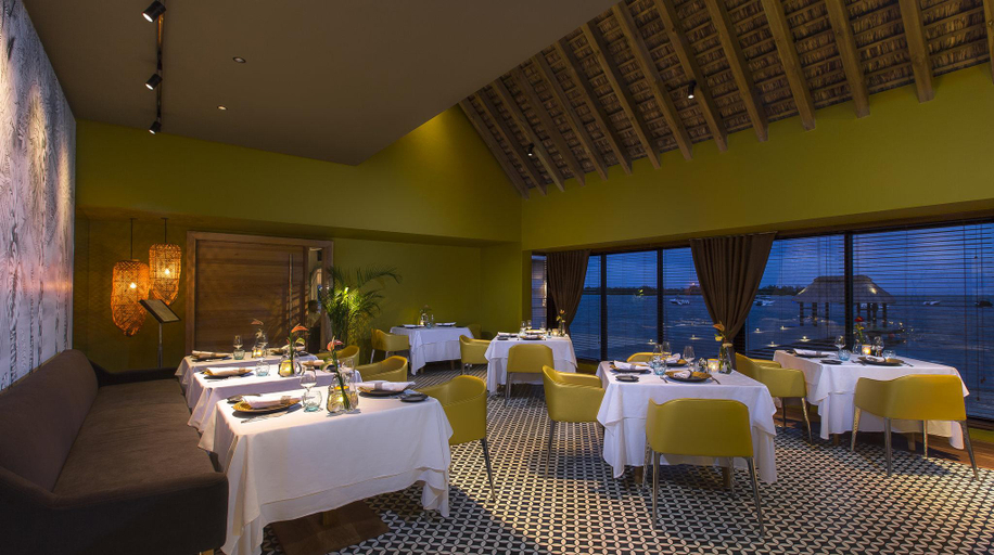 Food & Drinks 5, Anahita Golf & Spa Resort Mauritius, Flacq