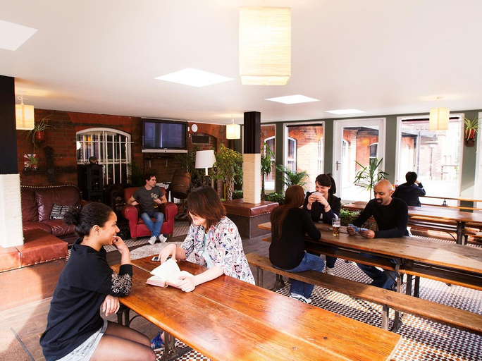 Food & Drinks 5, Palmers Lodge: Swiss Cottage, London