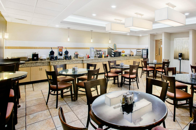 Food & Drinks 5, La Quinta Inn & Suites by Wyndham Springfield South, Greene