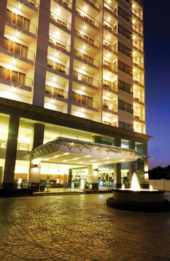 Exterior & Views 16