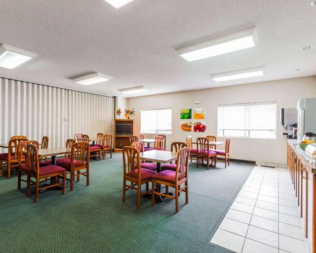 Food & Drinks 3, Quality Inn & Suites Northeast, Montrose