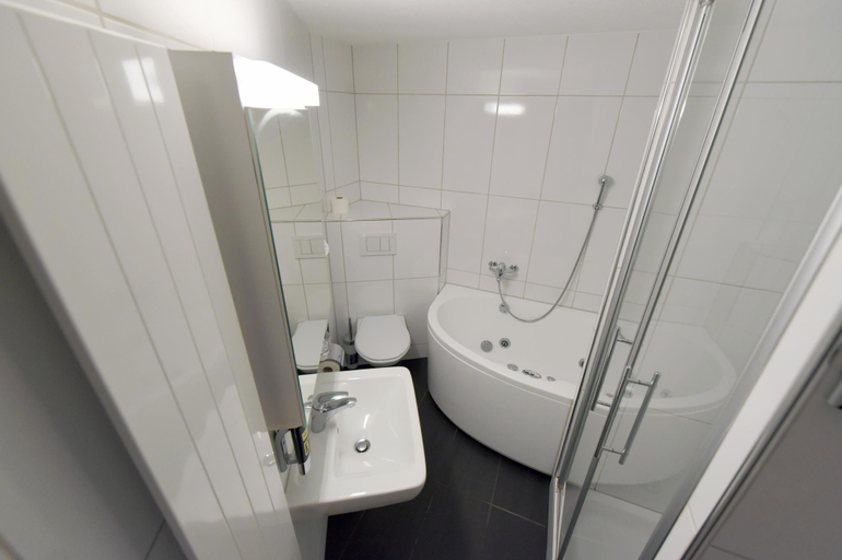 Bathroom 4, Swiss Star California, Zürich