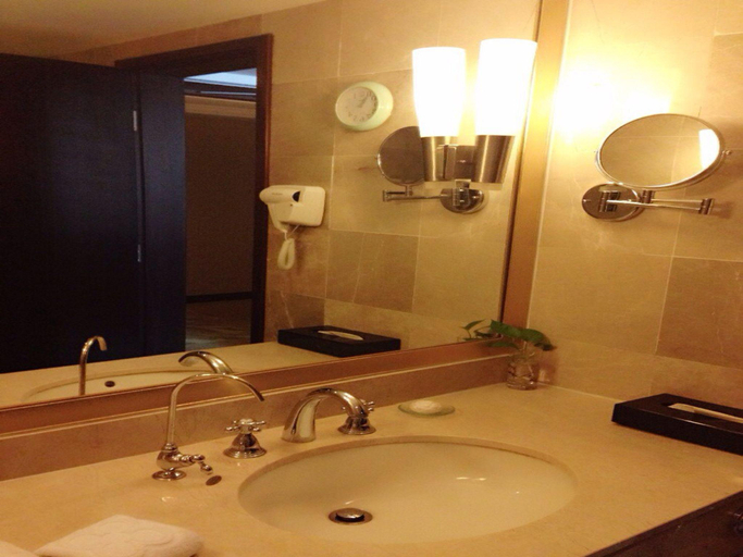 Bathroom 4, Hubei Poly Hotel, Wuhan