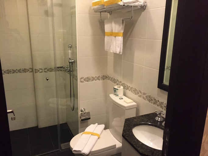 Bathroom 5, Nostalgia Hotel, Singapore