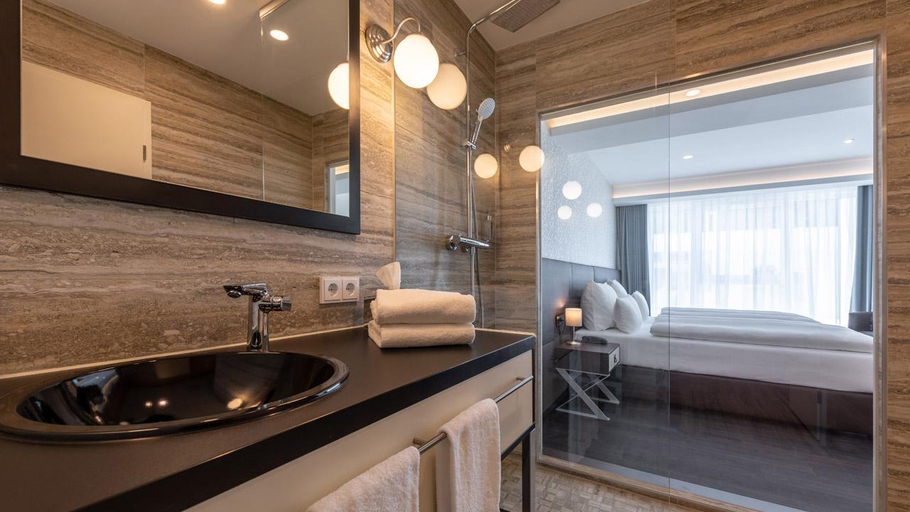 Bathroom 3, Trip Inn Conference Hotel and Suites, Lahn-Dill-Kreis