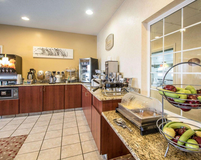 Food & Drinks 5, Sleep Inn & Suites Green Bay South, Brown