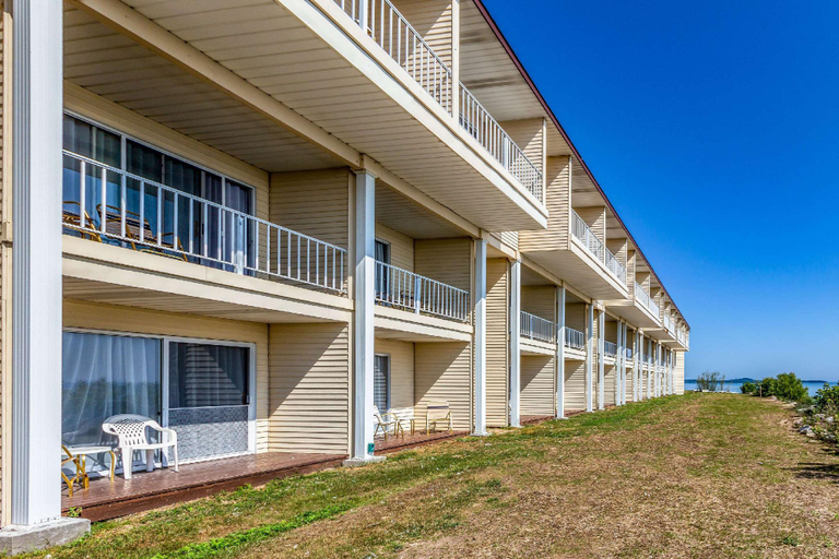 Exterior & Views 1, Quality Inn Lakefront, Mackinac
