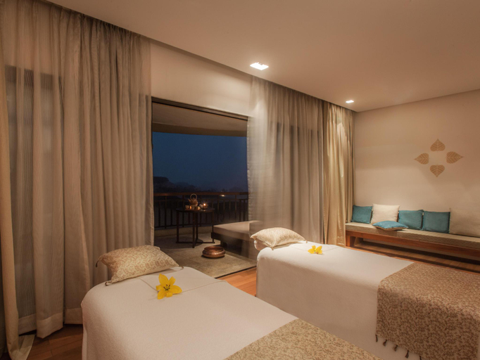Bedroom, Taj Surajkund Resort & Spa, Delhi NCR, Faridabad