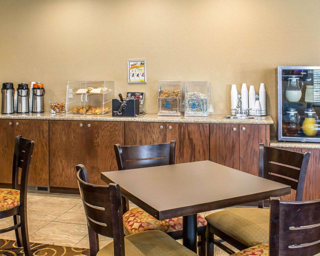 Food & Drinks 4, Rodeway Inn & Suites near Okoboji Lake, Dickinson