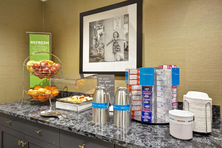 Food & Drinks 5, Hampton Inn & Suites Detroit/Warren, Macomb