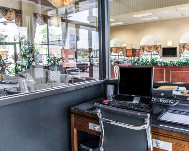 Food & Drinks 5, Comfort Inn Sun City Center-Tampa South, Hillsborough