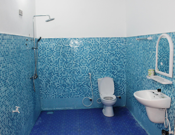 Bathroom 3, De Perla Resort , Pothuvil