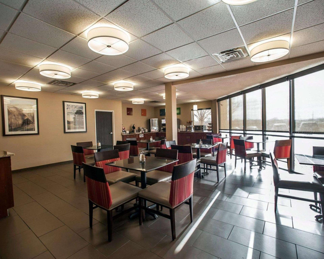 Food & Drinks 4, Quality Inn & Suites near St. Louis and I-255, Saint Clair
