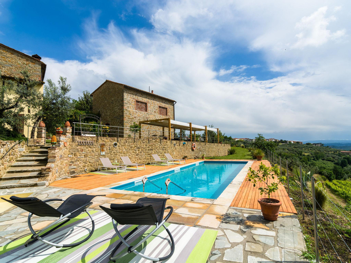 Exotic Holiday Home in Vinci with Swimming Pool, Florence