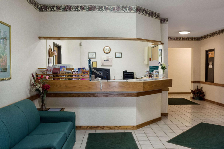 Bathroom, Rodeway Inn Wahpeton, Richland