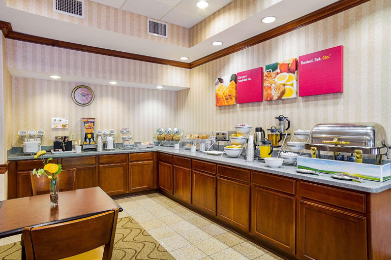 Food & Drinks 5, Comfort Suites Twinsburg, Summit
