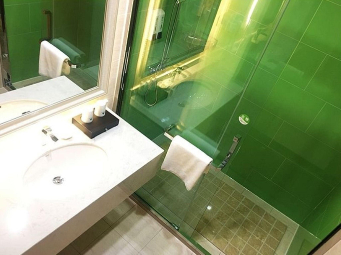 Bathroom 2, GreenTree Inn Yancheng Tinghu Area Wanda Square Branch, Yancheng