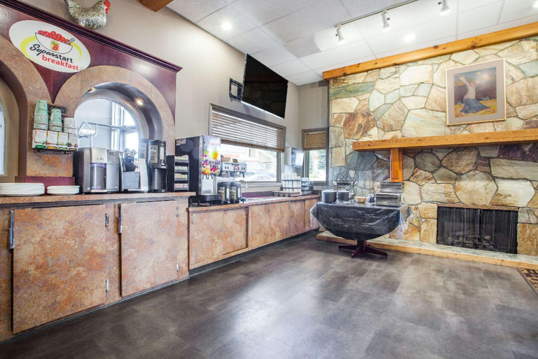 Public Area, Super 8 by Wyndham Castlegar BC, Central Kootenay