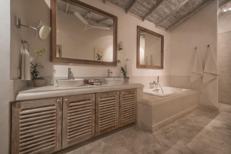 Bathroom 3, Habaraduwa House, Habaraduwa