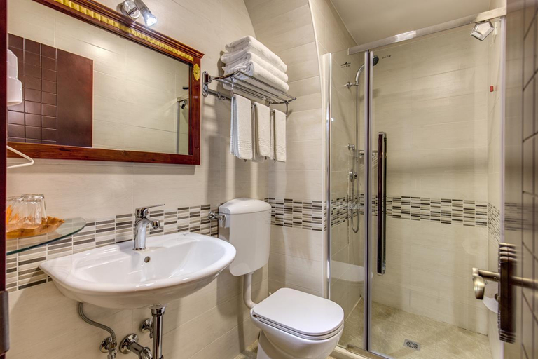Bathroom 5, Bb Portafortuna, Rome