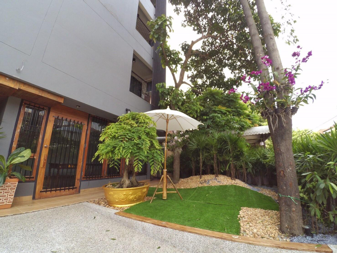 Exterior & Views 7
