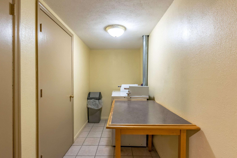 Bathroom 4, Quality Inn Newton at I-80, Jasper