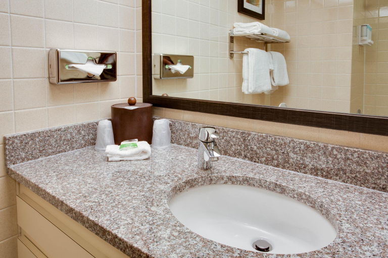 Bathroom 4, Mustang Inn, McCracken