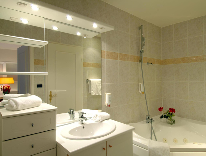 Bathroom 4, Hotel de la Bourse, Sure Hotel Collection by Best Western, Haut-Rhin