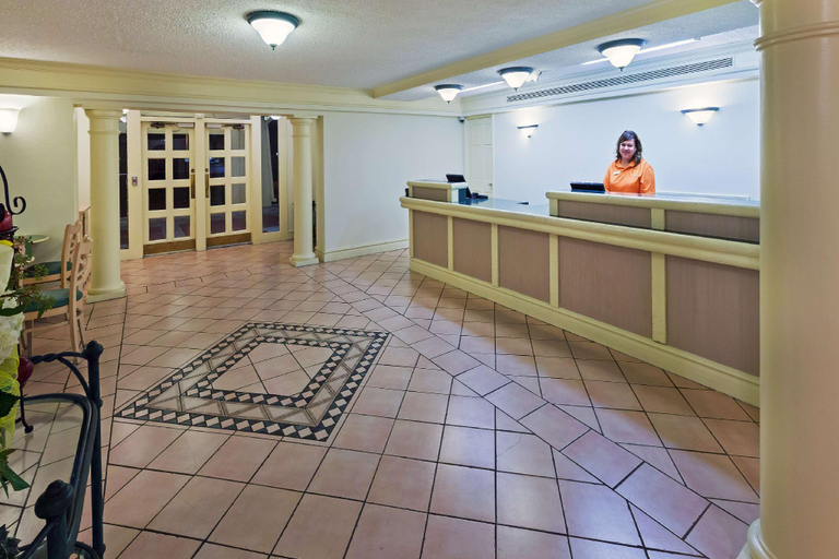 Public Area 2, Eagle Pass, Maverick