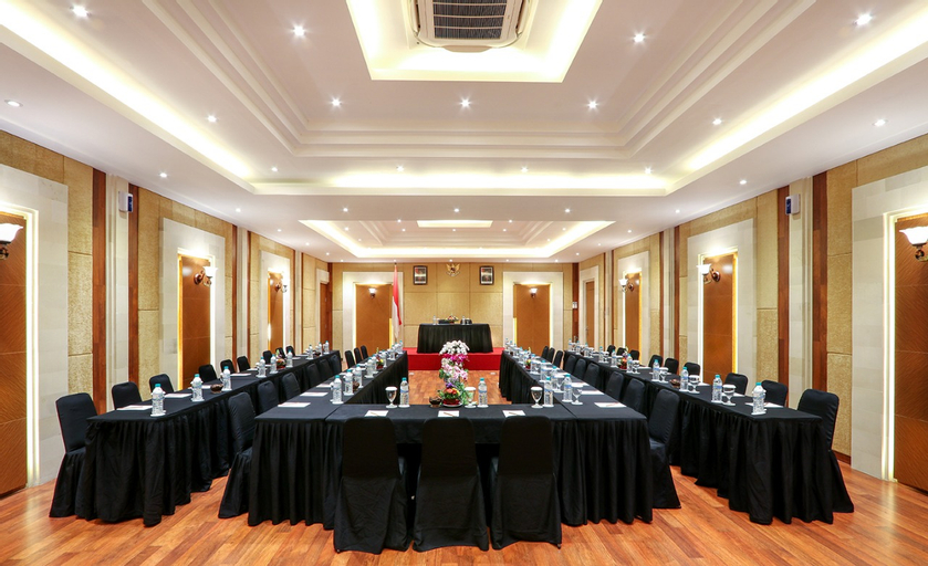 Business Facilities 8