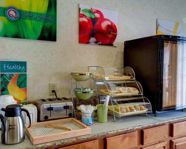 Food & Drinks 5, Quality Inn & Suites Glen Rose, Somervell