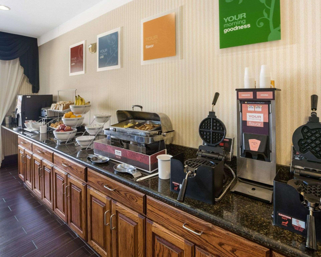 Food & Drinks 4, Comfort Suites Plainview, Hale