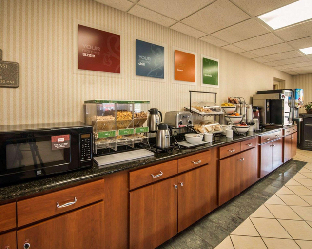 Food & Drinks 3, Comfort Inn & Suites Morganton South, Burke