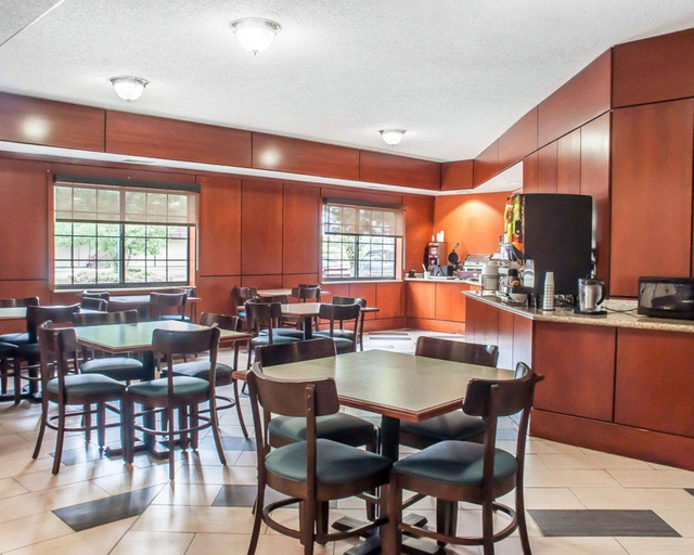 Food & Drinks 5, Comfort Inn & Suites Buffalo, Erie