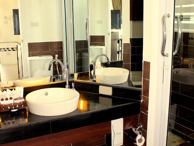 Bathroom 5, Al's Laemson Resort, Ko Samui