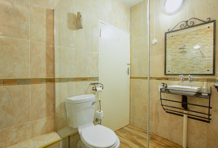 Bathroom 3, All over Africa Guest House, Ekurhuleni
