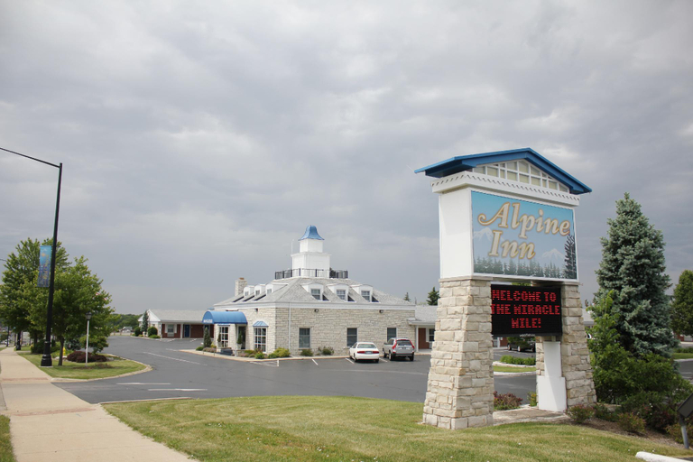 Others 4, Rockford Alpine Inn & Suites, Winnebago