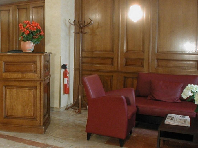 Others 5, Hotel Muguet, Paris