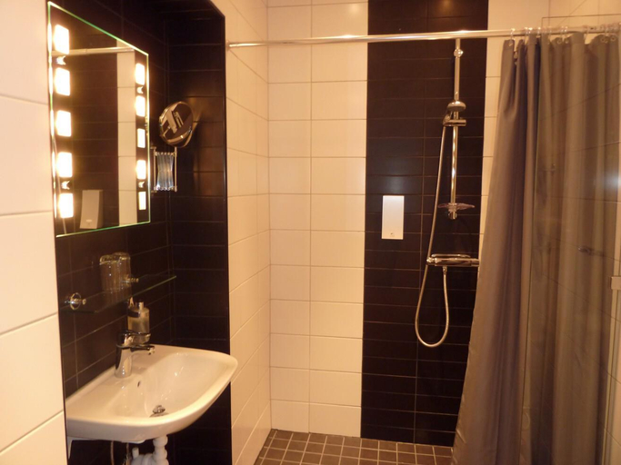 Bathroom 4, Donners Hotell, Sure Hotel Collection by Best W., Gotland