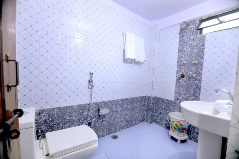 Bathroom 4, Hotel Rashmi , Agra