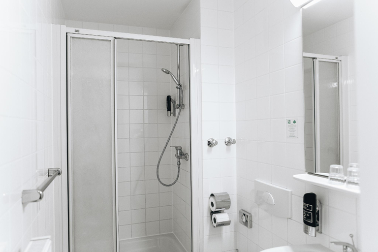 Bathroom 5, Hotel Helle Mitte Berlin, Berlin