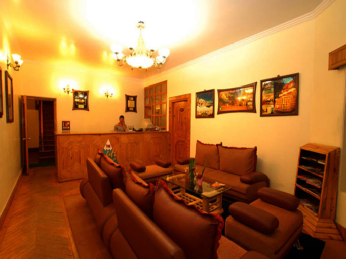 Public Area 2, Clifftop Club, Chamoli
