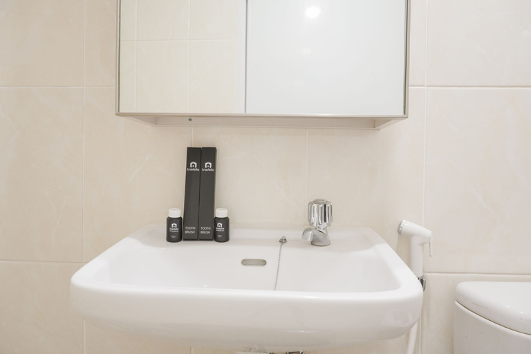Bathroom 4, Fancy and Nice Studio Apartment at M-Town Residence By Travelio, Tangerang