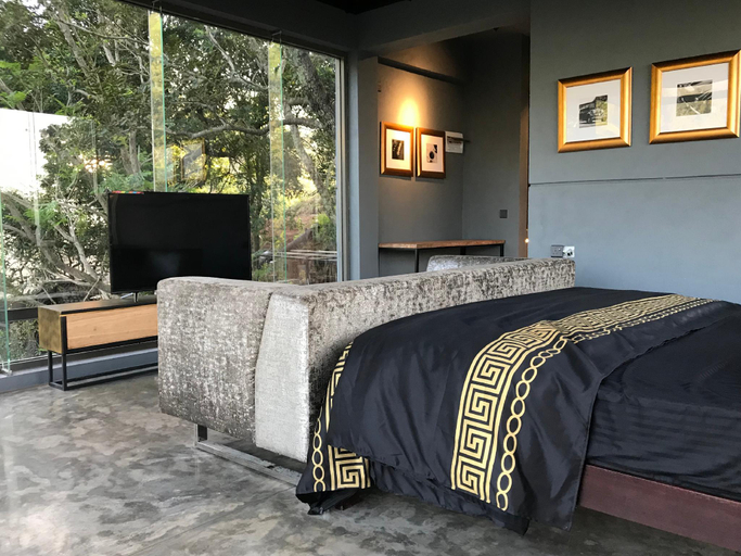 Bedroom 3, The Romance Valley, Hildummulla