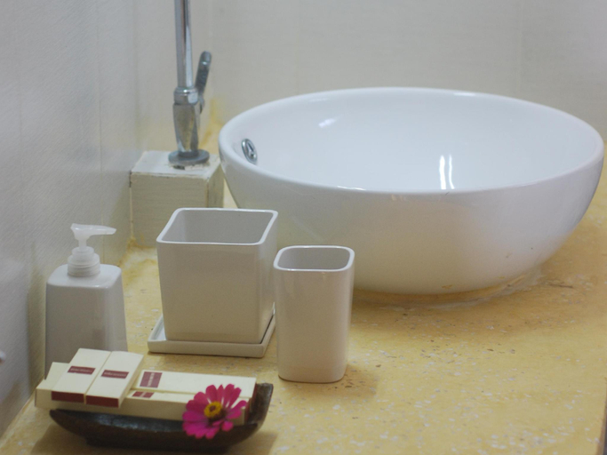 Bathroom 2, Au Cabaret Vert Hotel, Svay Pao